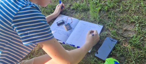 Penktokai kuria žingsnių matavimo programą Micro:bit kompiuteriukuose