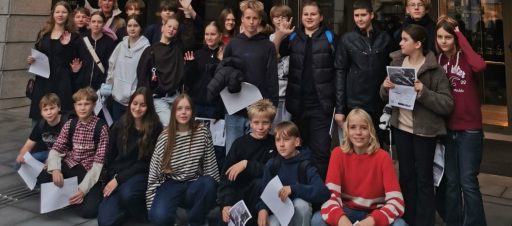 7b klasės mokiniai „Atžalyno“ spektaklyje